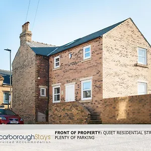 Hibernia Place, 3 Bedroom Townhouse With Patio & Seating Area - Free Parking , Scarborough United Kingdom